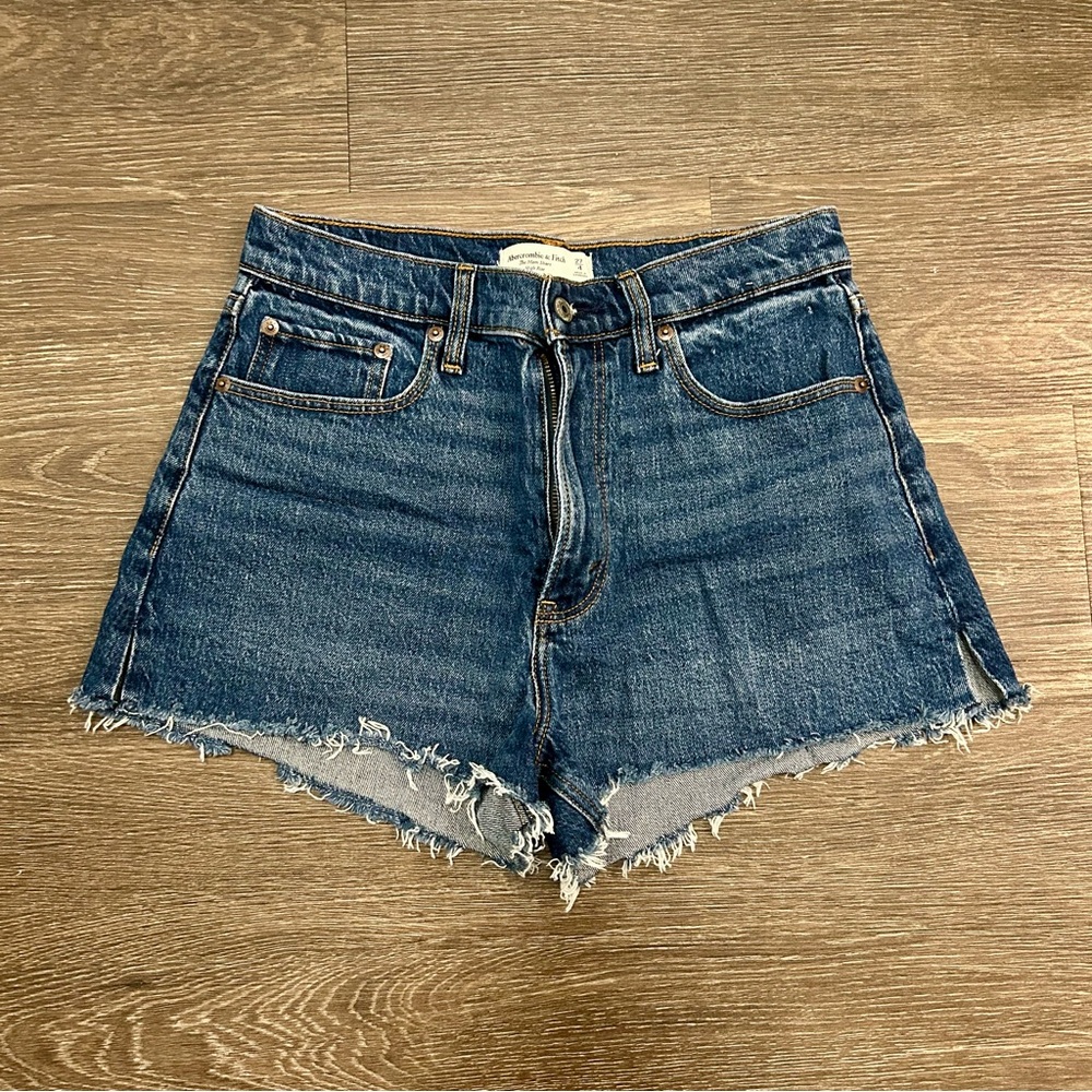 A&F Curve Love High Rise Mom Short